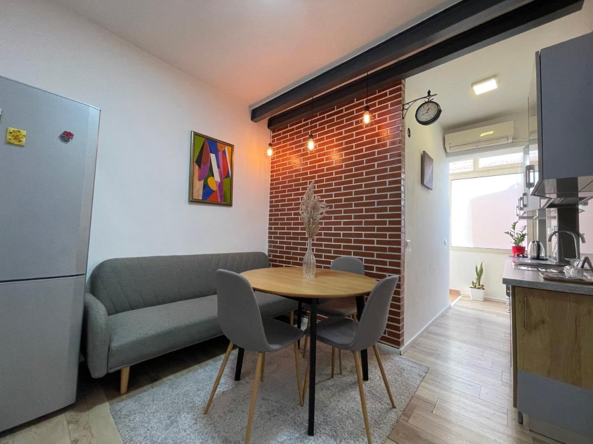Myslym Shyri'S Apartments Тирана Экстерьер фото