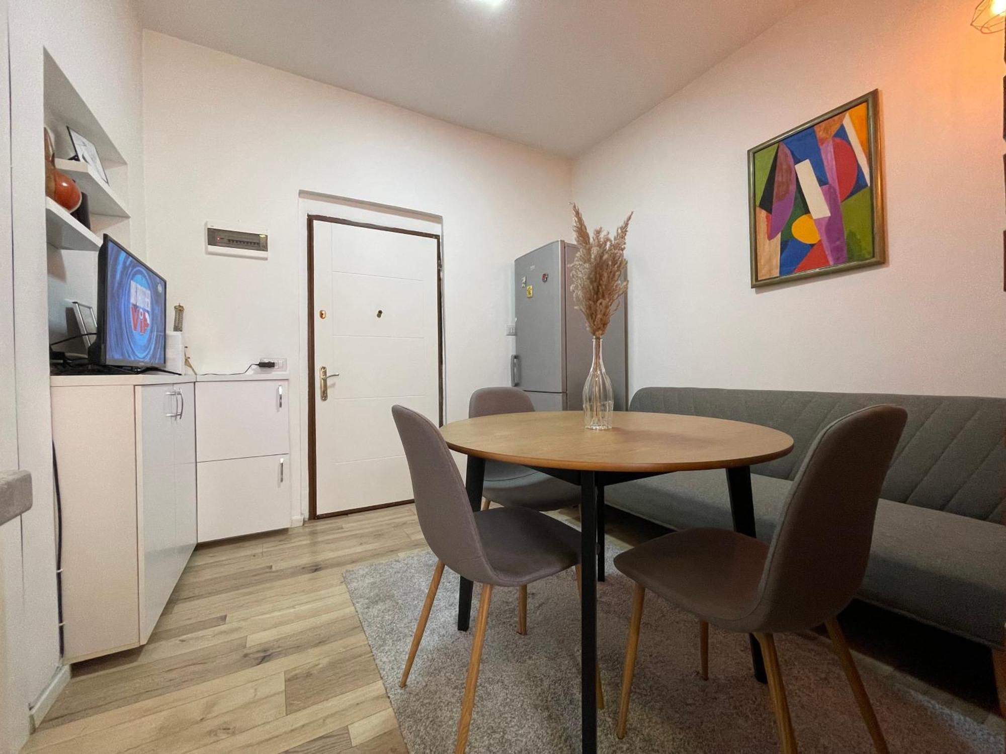 Myslym Shyri'S Apartments Тирана Номер фото