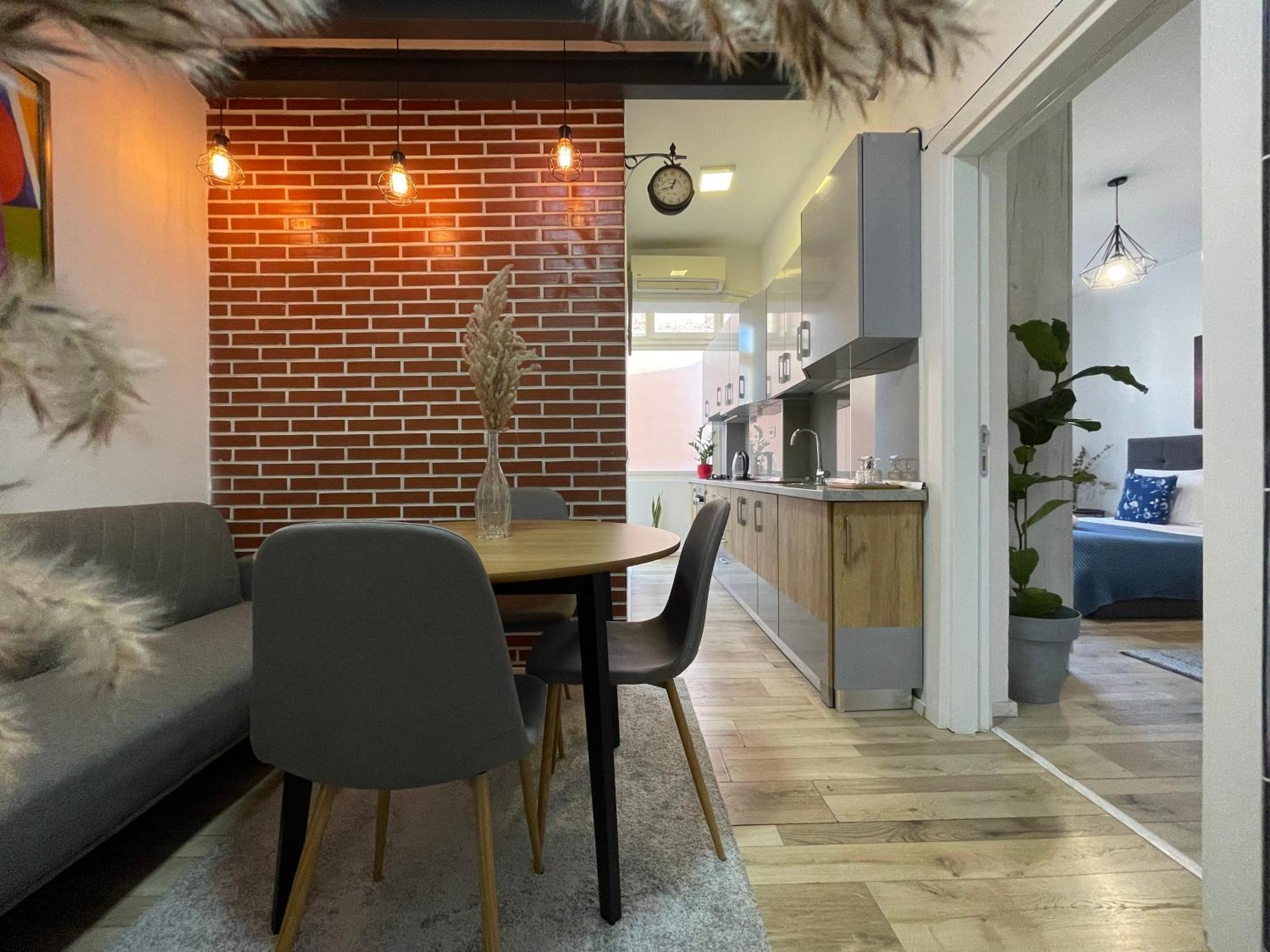 Myslym Shyri'S Apartments Тирана Номер фото